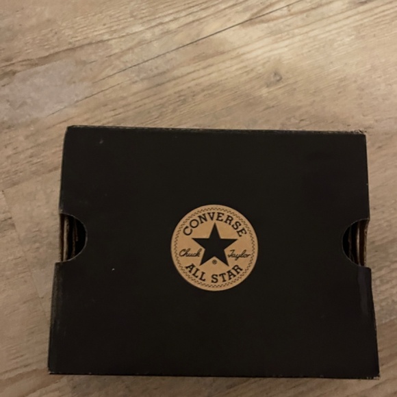 New converse size 2c - Picture 2 of 3